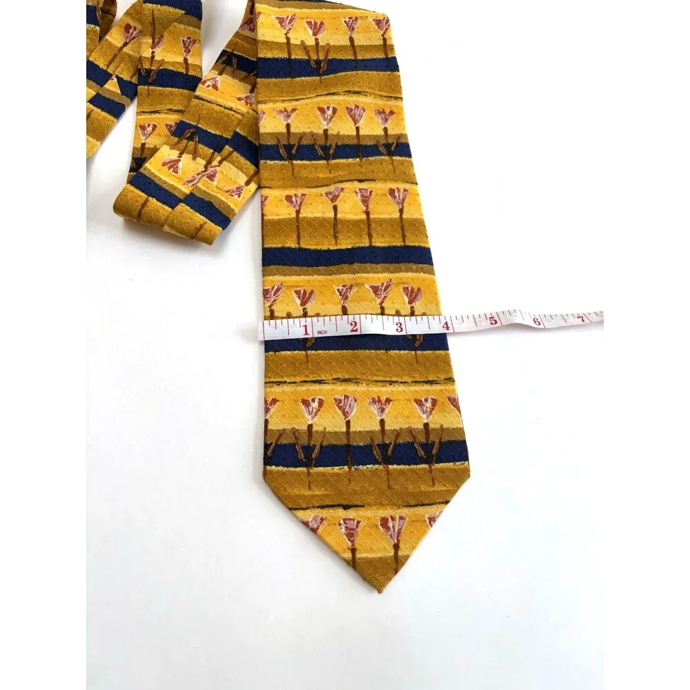 Vintage Ermenegildo Zegna Silk Floral Tulip Neck Tie Italy 3.75
